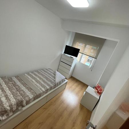 Habitacion Privada En Piso Compartido Hotel Valencia Bagian luar foto