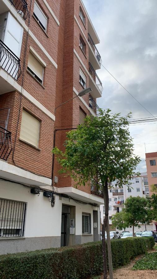 Habitacion Privada En Piso Compartido Hotel Valencia Bagian luar foto