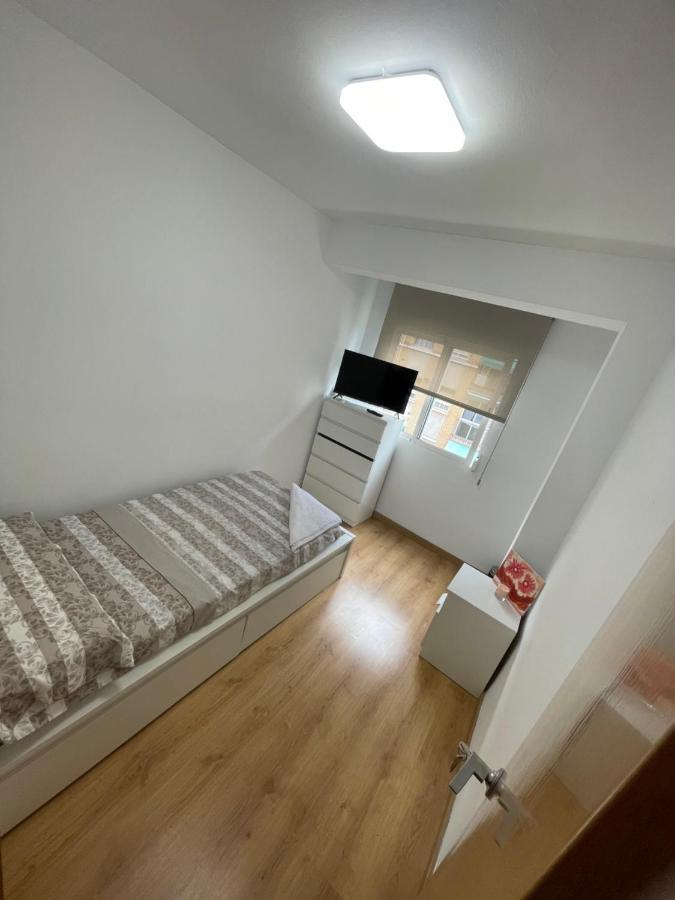Habitacion Privada En Piso Compartido Hotel Valencia Bagian luar foto